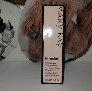 Timewise luminous wear liquid foundation